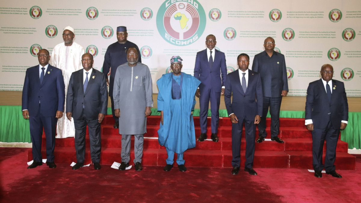 ECOWAS, cunta yönetimindeki Nijer'e yönelik ekonomik yaptırımları kaldırdı