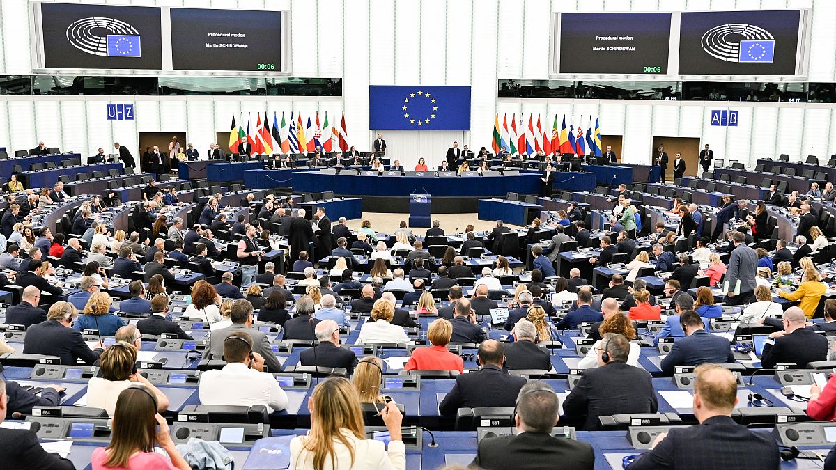 Avrupa Parlamentosu'ndaki denge değişiyor: Daha az kadın, daha fazla sağcı grup