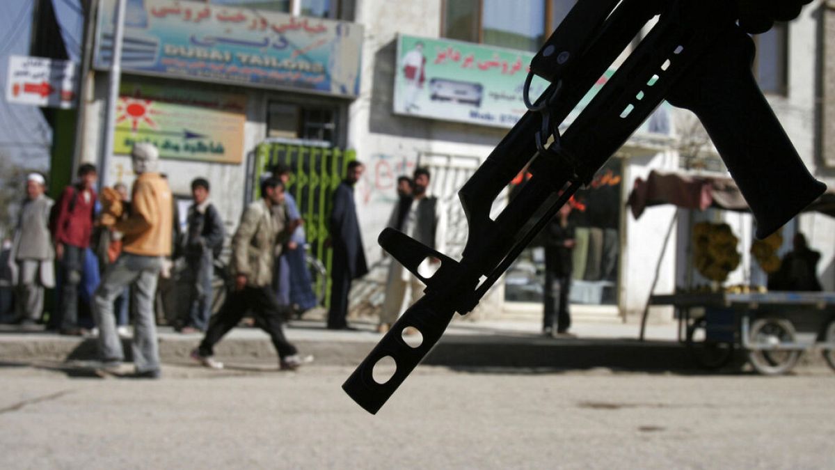 Taliban "İslami değerlerin ihlali" iddiasıyla iki televizyon kanalının yayınını kesti