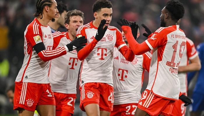 Bayern Münih'in yıldızı Alphonso Davies depresyona girdi, sadece 5 arkadaşı olduğunu açıkladı!