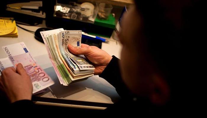 KKTC'de yolsuzluk skandalı!  Arsa fiyatında indirim istedi, Bakanlık özel kalemi tutuklandı