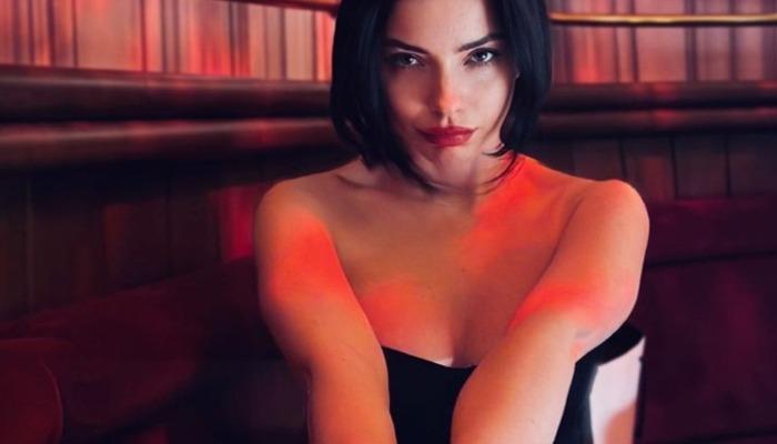 Merve Boluğur mezara gitti ve başını örttü... O fotoğraf gündem oldu! Bunu gören herkes aynı şeyi söyledi