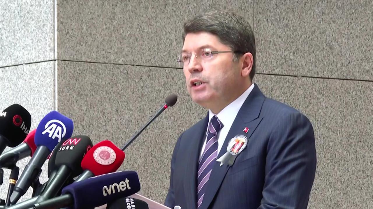 Bakan Tunç, Tonya Beşel'in belediye başkanına saldırısını kınadı
