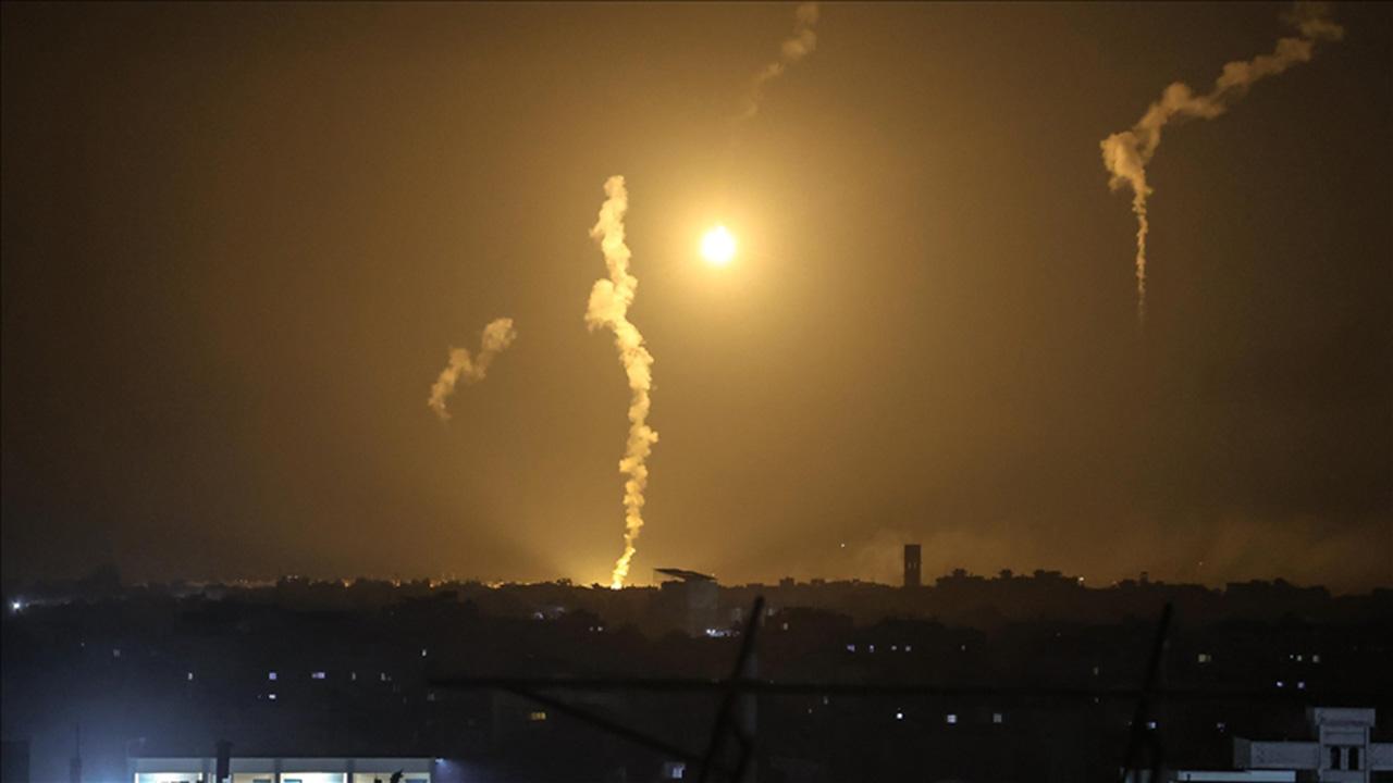 İsrail ordusunun Gazze'nin kuzeyindeki Cibaliye'ye düzenlediği saldırıda en az 10 kişi hayatını kaybetti