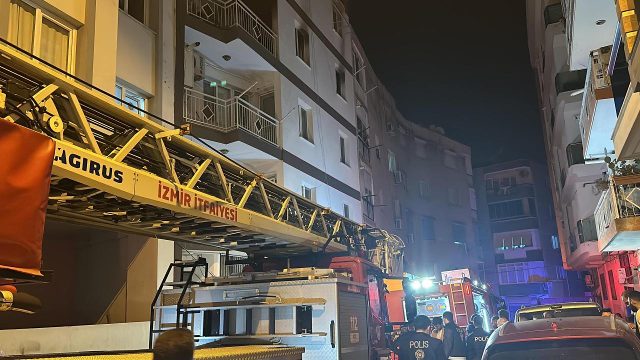 İzmir'de apartmanda çıkan yangında 1 kişi hayatını kaybetti