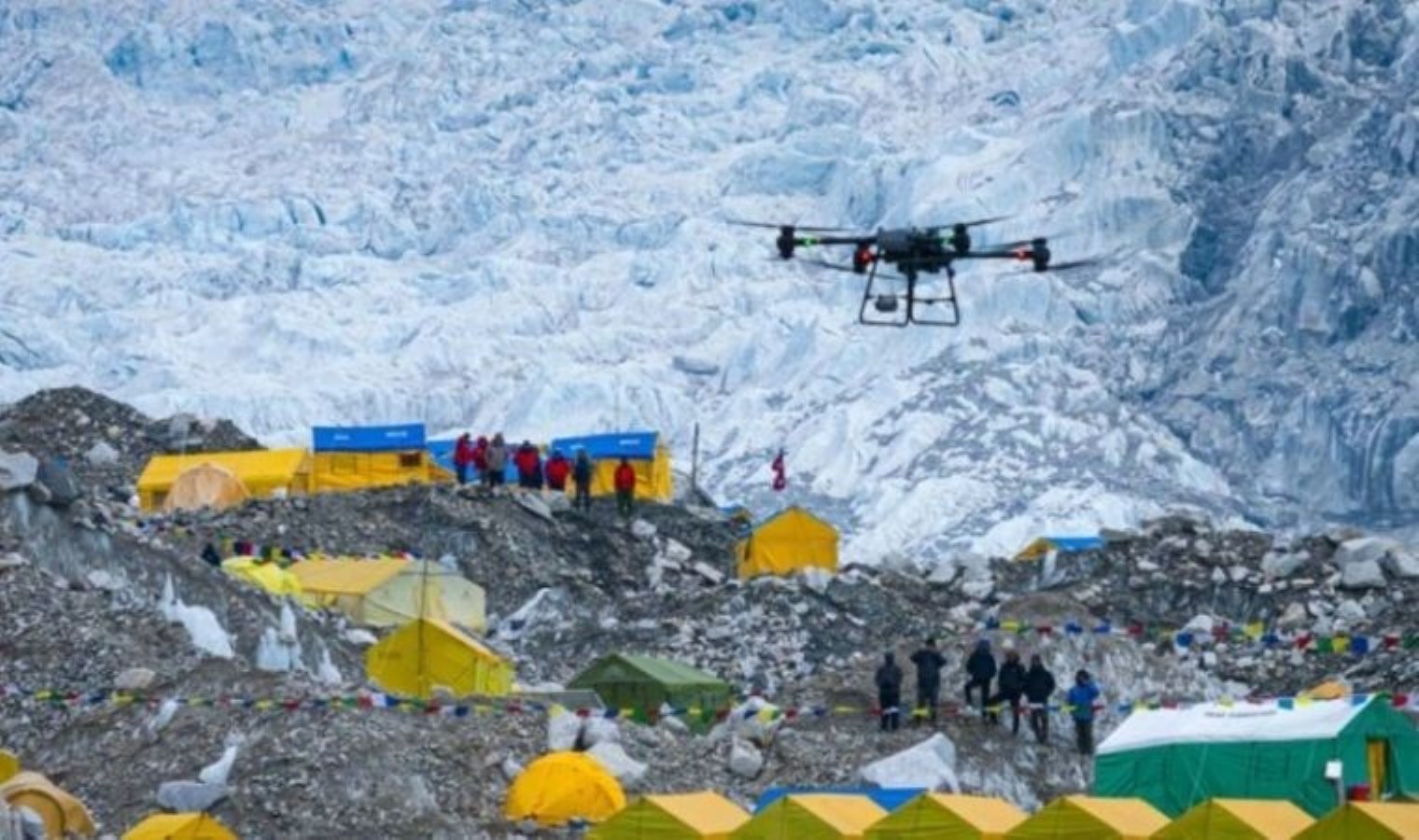 20 bin metreye tırmanıldı... İlk kez dünyanın zirvesine drone ile teslimat yapıldı!  - Son dakika hayatı, dünya haberleri