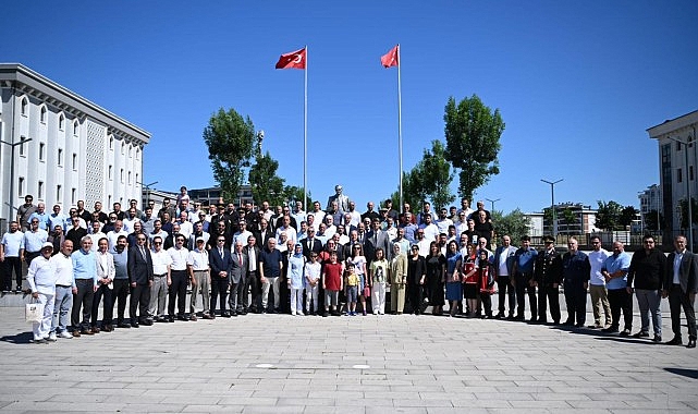 Kartepe ilçesinin geleneksel kutlaması Kurban Bayramı'nın ikinci gününde kent meydanında gerçekleştirildi - GÜNDEM
