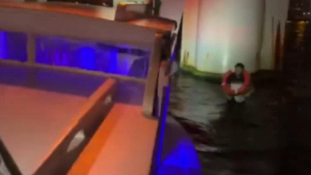 Haliç metro köprüsünden düşen genci tekne kaptanı kurtardı