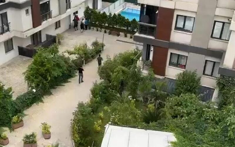 Yeni boşanmış çiftin cansız bedenleri sitenin bahçesinde bulundu